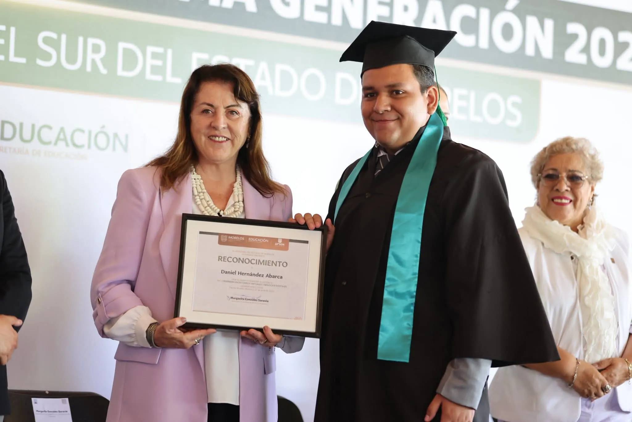 Imagen de entrega de reconocimiento